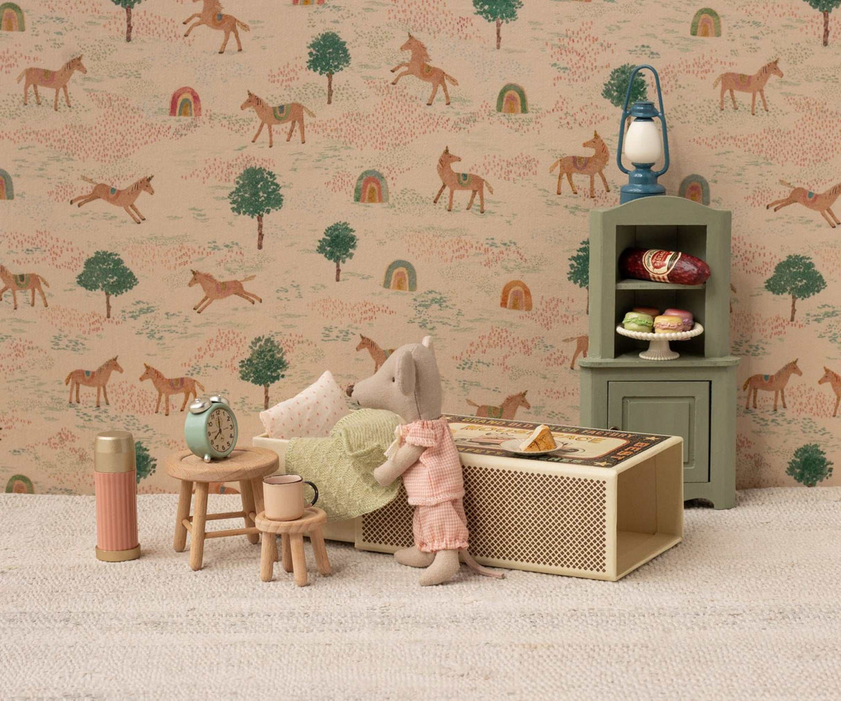 Kleine Schwester Maus in Streichholzschachtel