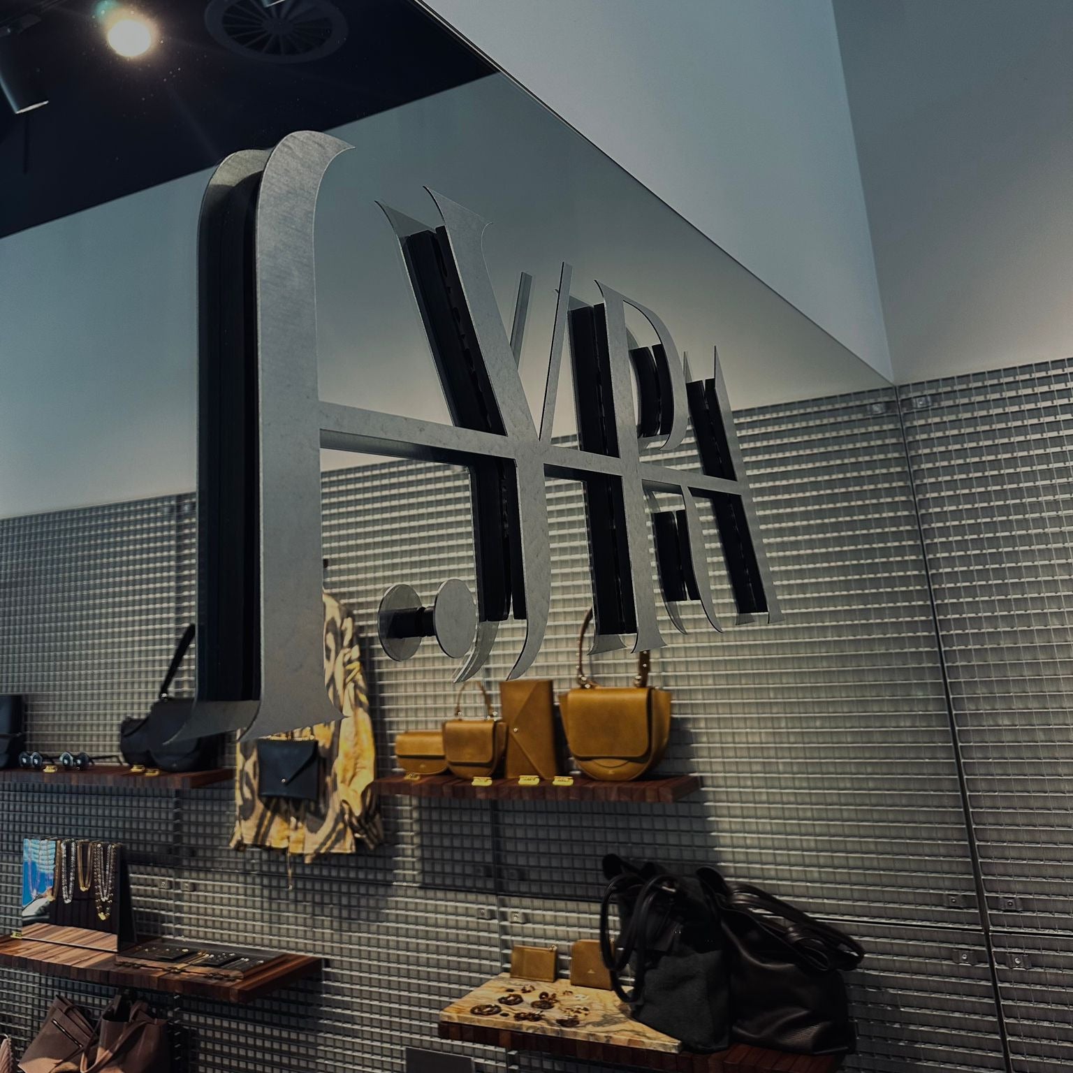 Exklusives fYRA meets Korbmayer Shopping Event mit Designer-Schmuck und Handtaschen in Stuttgart