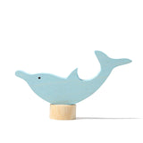 Handbemalte Steckfigur Delphin aus Lindenholz von Grimms, 7 cm, dekorative Dekoidee für Geburtstagstisch und Meereswelt
