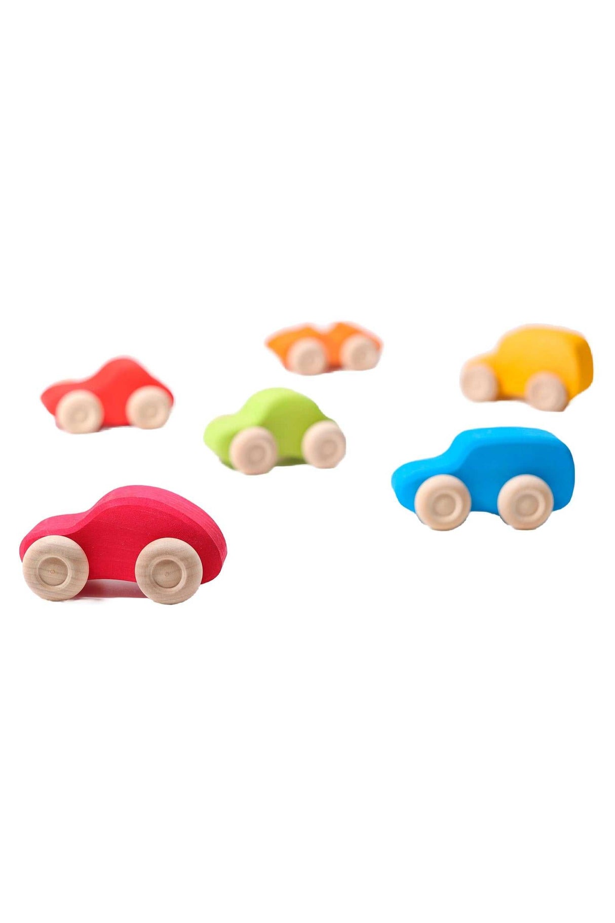 Sechs bunte Holzautos aus farbig lasiertem Lindenholz, robust und spielgeeignet