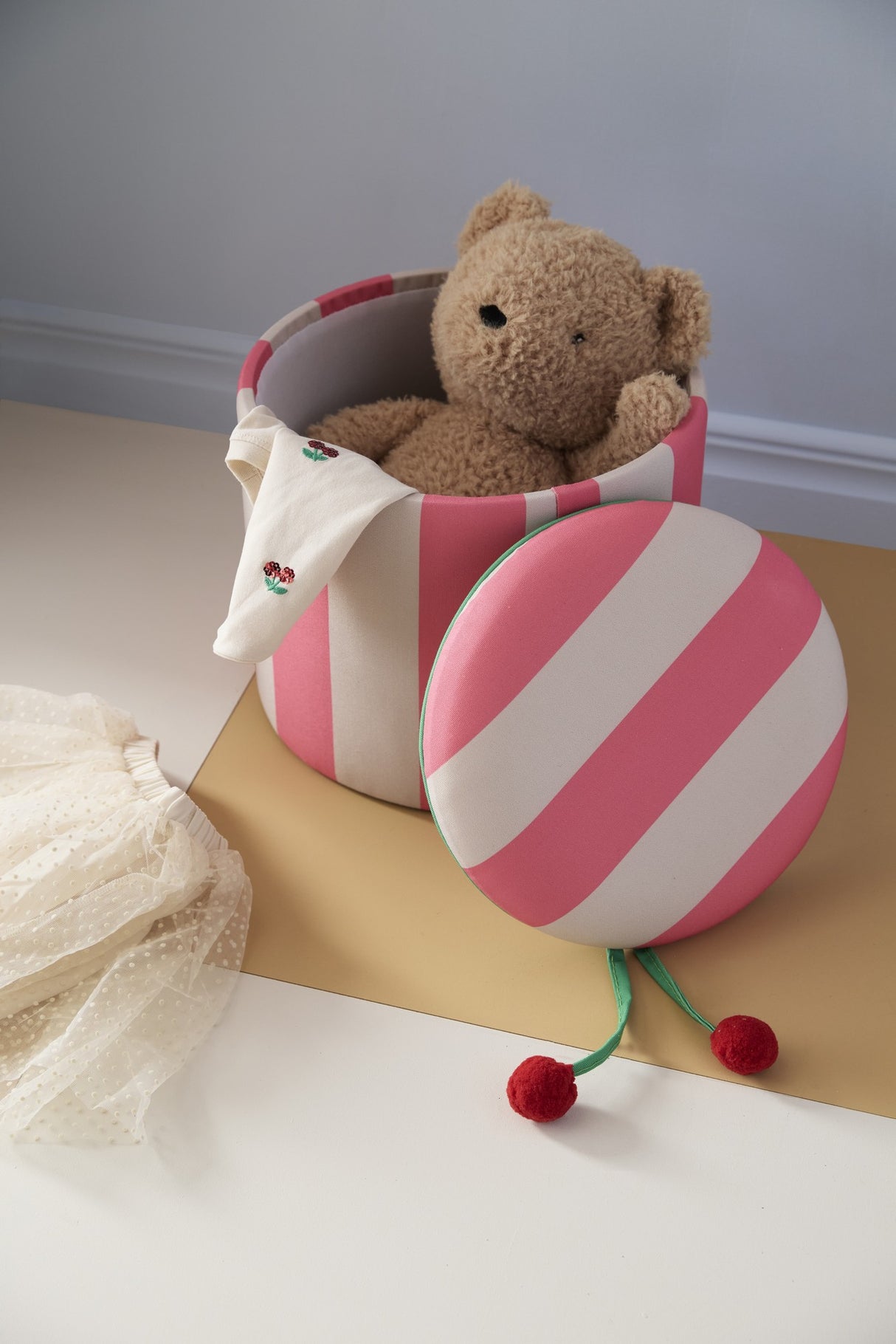 Sitzhocker mit Stauraum rosa