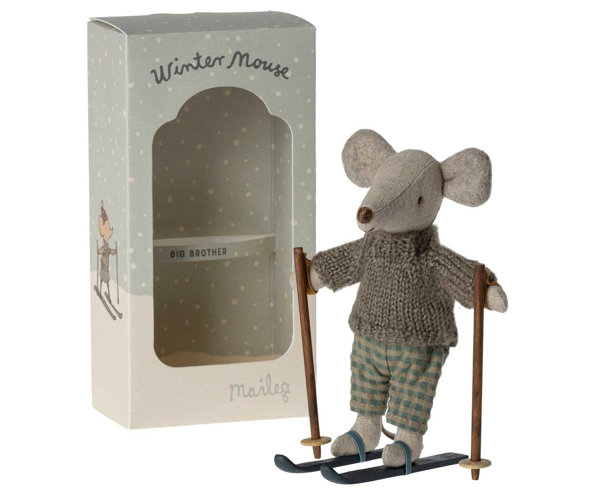 Wintermaus Bruder mit Ski