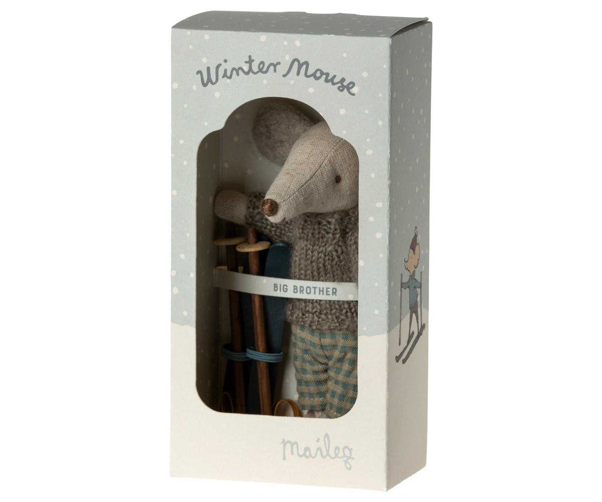 Wintermaus Bruder mit Ski