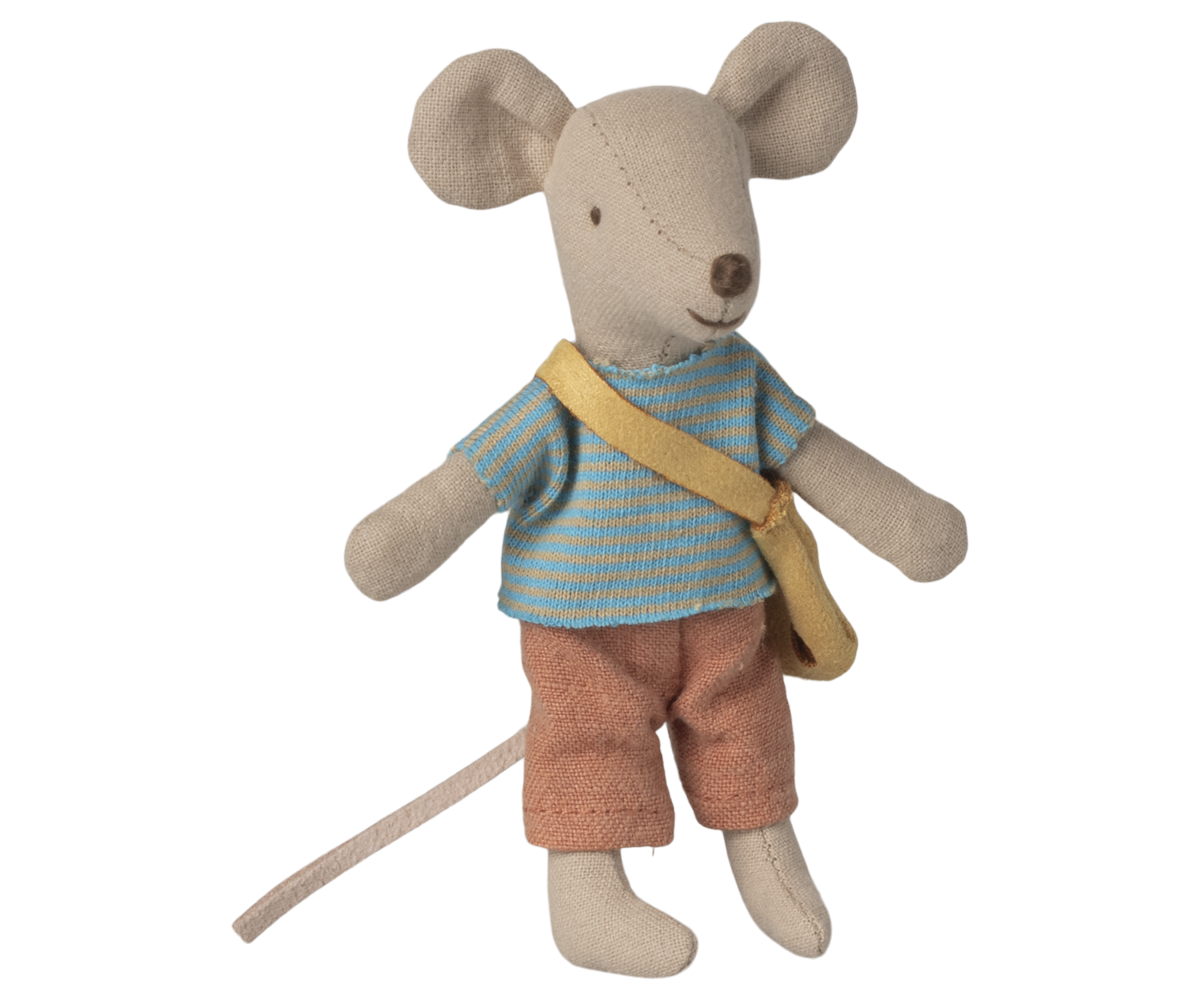 Kleiner Bruder Maus mit Tasche