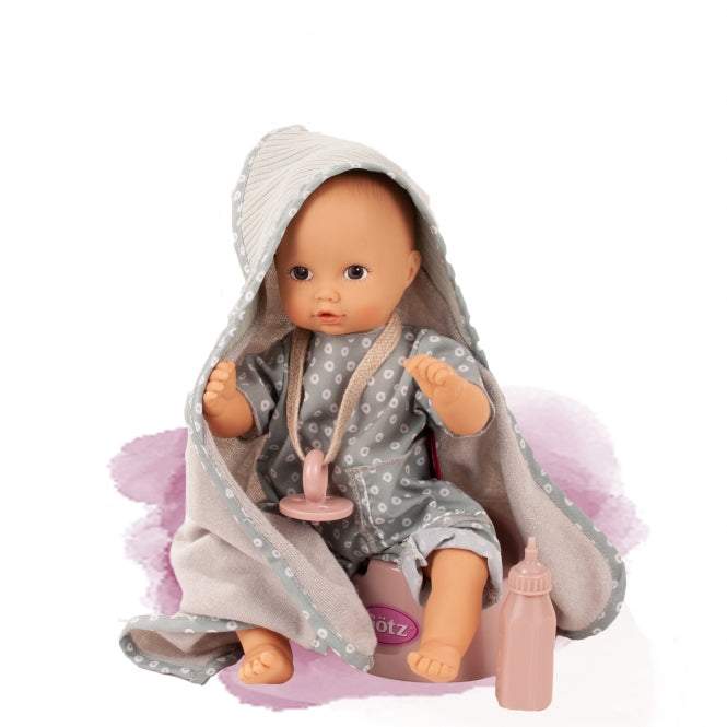 Babypuppe Aquini Girl in avocado Kuschelanzug mit Schnuller und Badetuch, 33 cm, wasserdicht und spielbereit