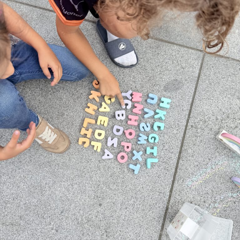 Straßenkreide Buchstaben