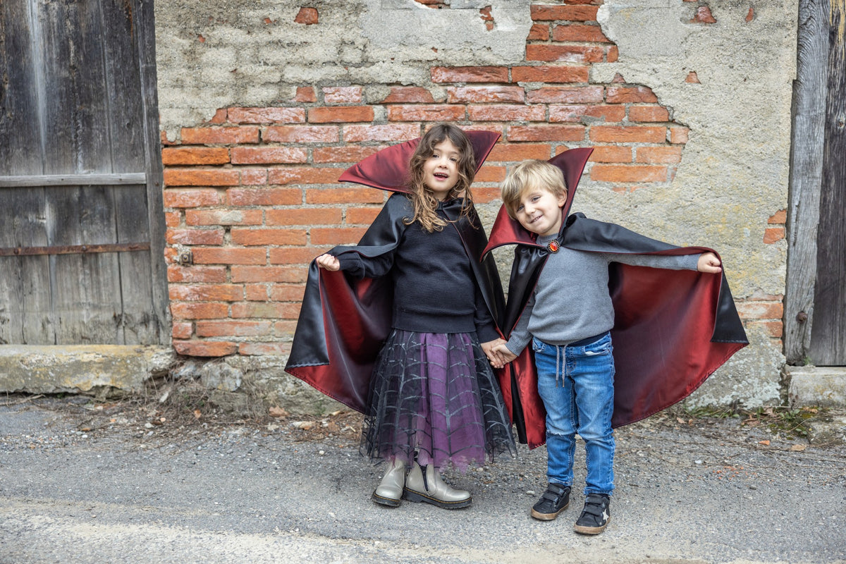 Vampirumhang mit Stehkragen 5-6 Jahre