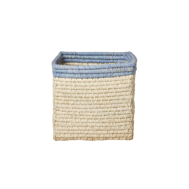 Kleiner handgefertigter quadratischer Raffia Korb mit blauem Rand aus nachhaltigem Material von Rice