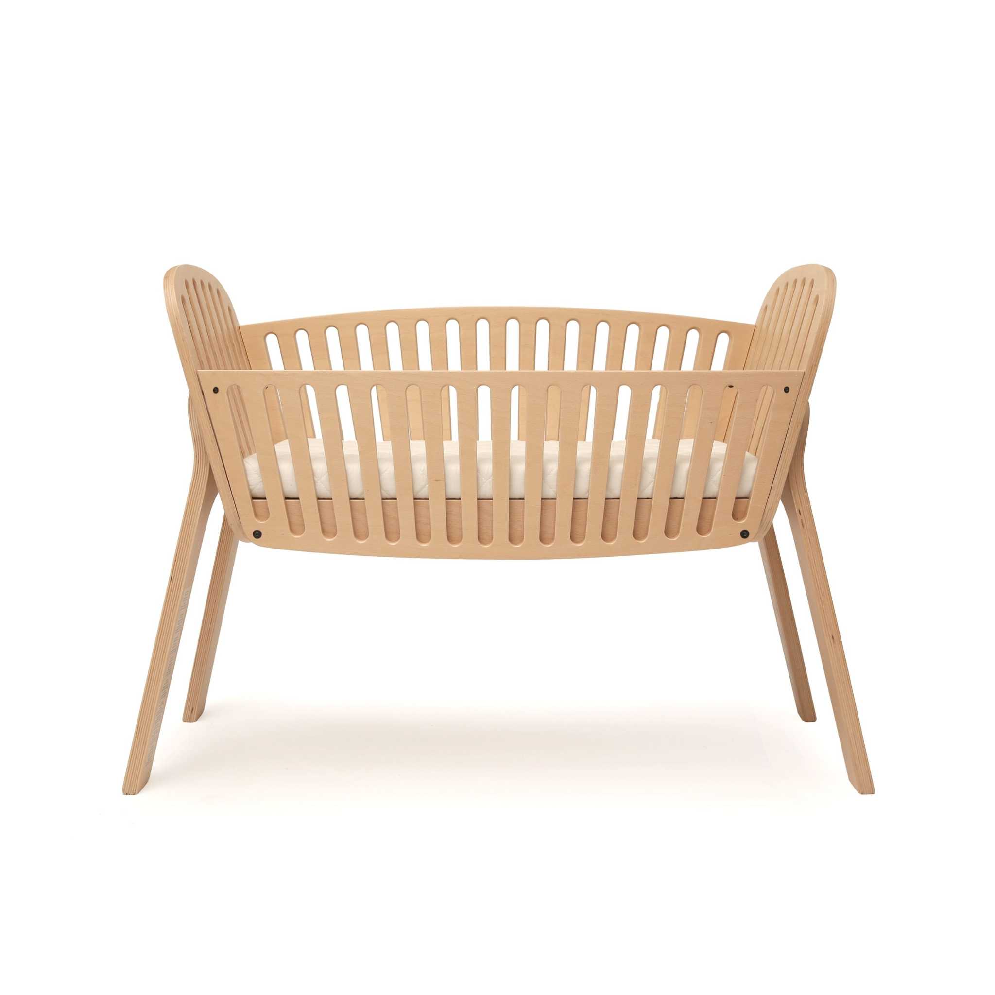 Beistellbett KODO aus Buchenmultiplex mit verstellbarer Höhe und Schaumstoff-Kokosnussmatratze, sichere Schlafumgebung für Babys.
