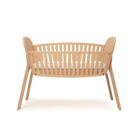 Beistellbett KODO aus Buchenmultiplex mit verstellbarer Höhe und Schaumstoff-Kokosnussmatratze, sichere Schlafumgebung für Babys.