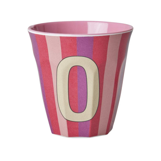 Buchstabenbecher O Melaminbecher 250 ml mit Alphabet-Print und personalisierbarem Design
