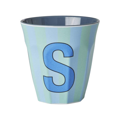 Buchstabenbecher S 250 ml Melaminbecher mit Alphabetdruck für individuelle Wörter und Initialen