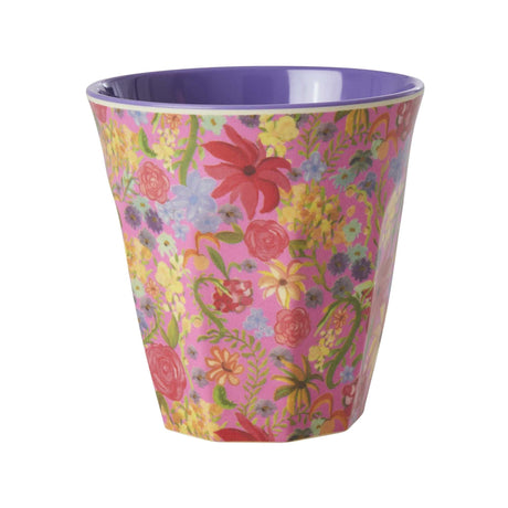 Mittelgroßer Becher Swedish Flower 250ml aus Melamin mit floralem Design, spülmaschinengeeignet.