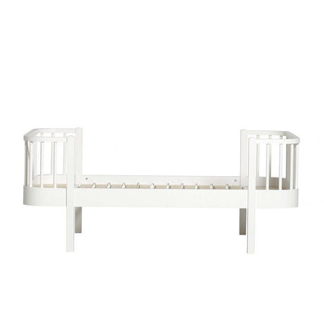 Wood Juniorbett 90x160 weiß aus nordischer Eiche mit abgerundeten Ecken und sicherem Design