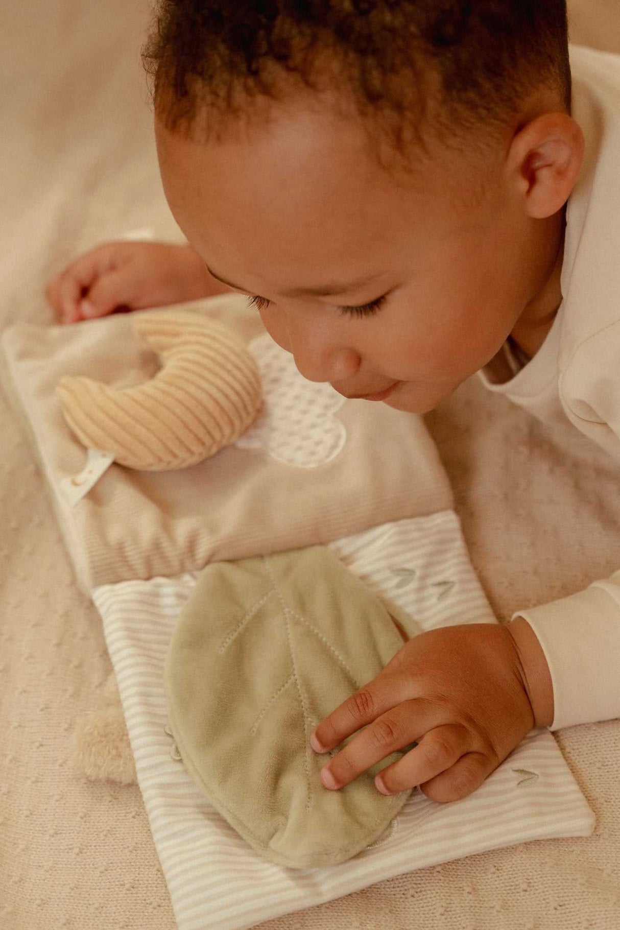 Stoffbuch mit Aktivitäten/ Newborn Naturals