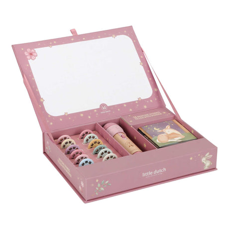 Geschichten Projektor Little Dutch pink aus Buchenholz mit 12 Erzähl-Scheiben für Kinder ab 4 Jahren